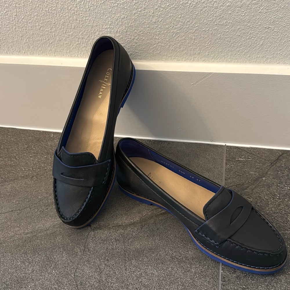 Cole Haahn Loafers Black leather upper Royal blue sole 81/2B